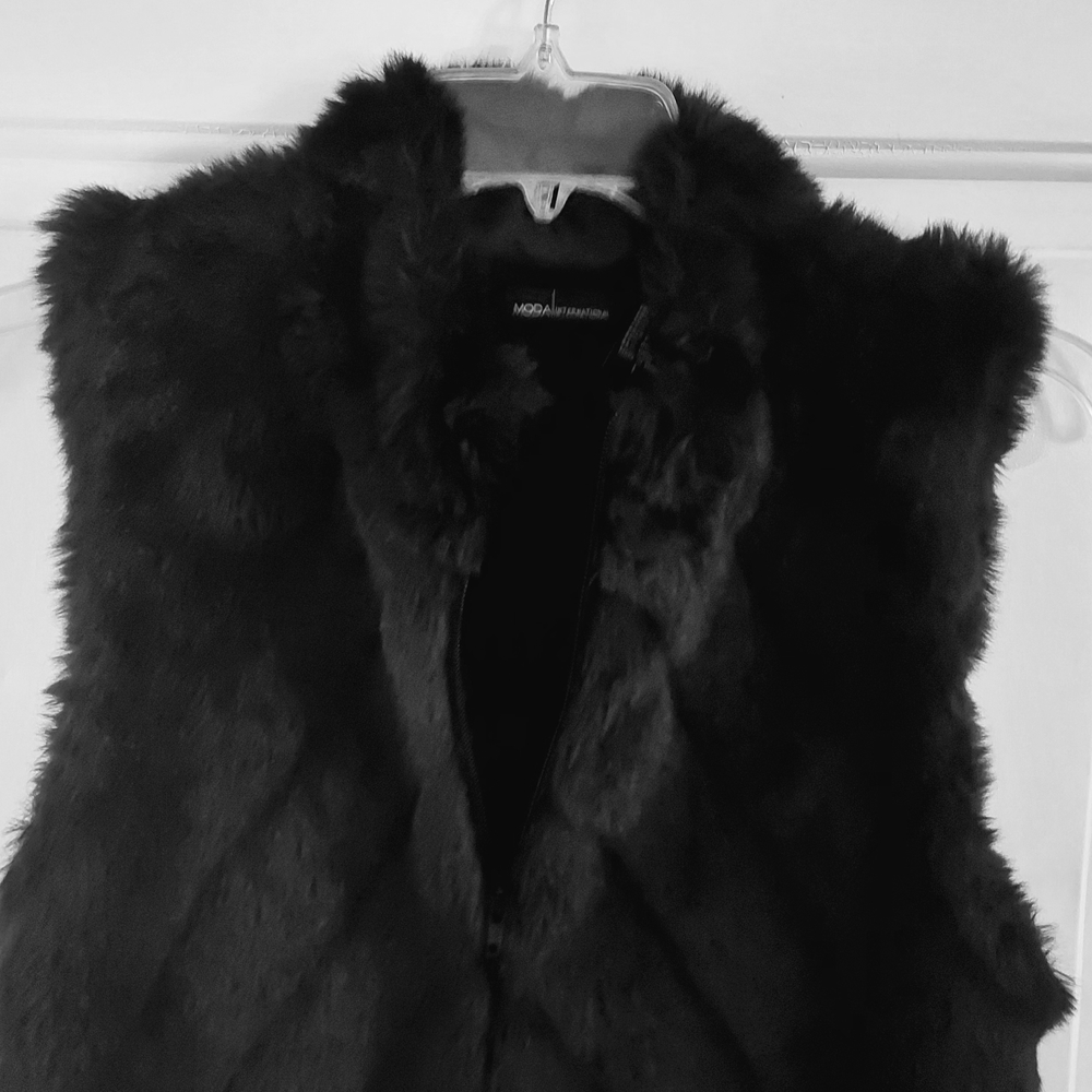 NWOT Moda International Black Faux Fur and Knit Vest Size Lg Scandinavian style - Picture 3 of 9